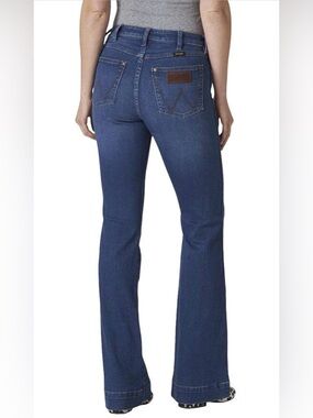 Wrangler Women's Retro Premium Five Pocket Trouser Jean Size 30